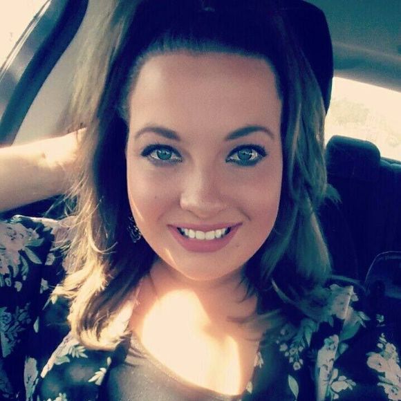 Meet your Posher, Stephanie - Picture 1 of 1